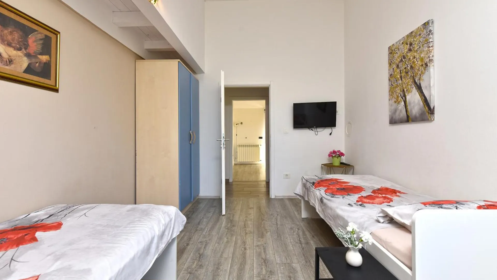 Apartment 2395 Peroj