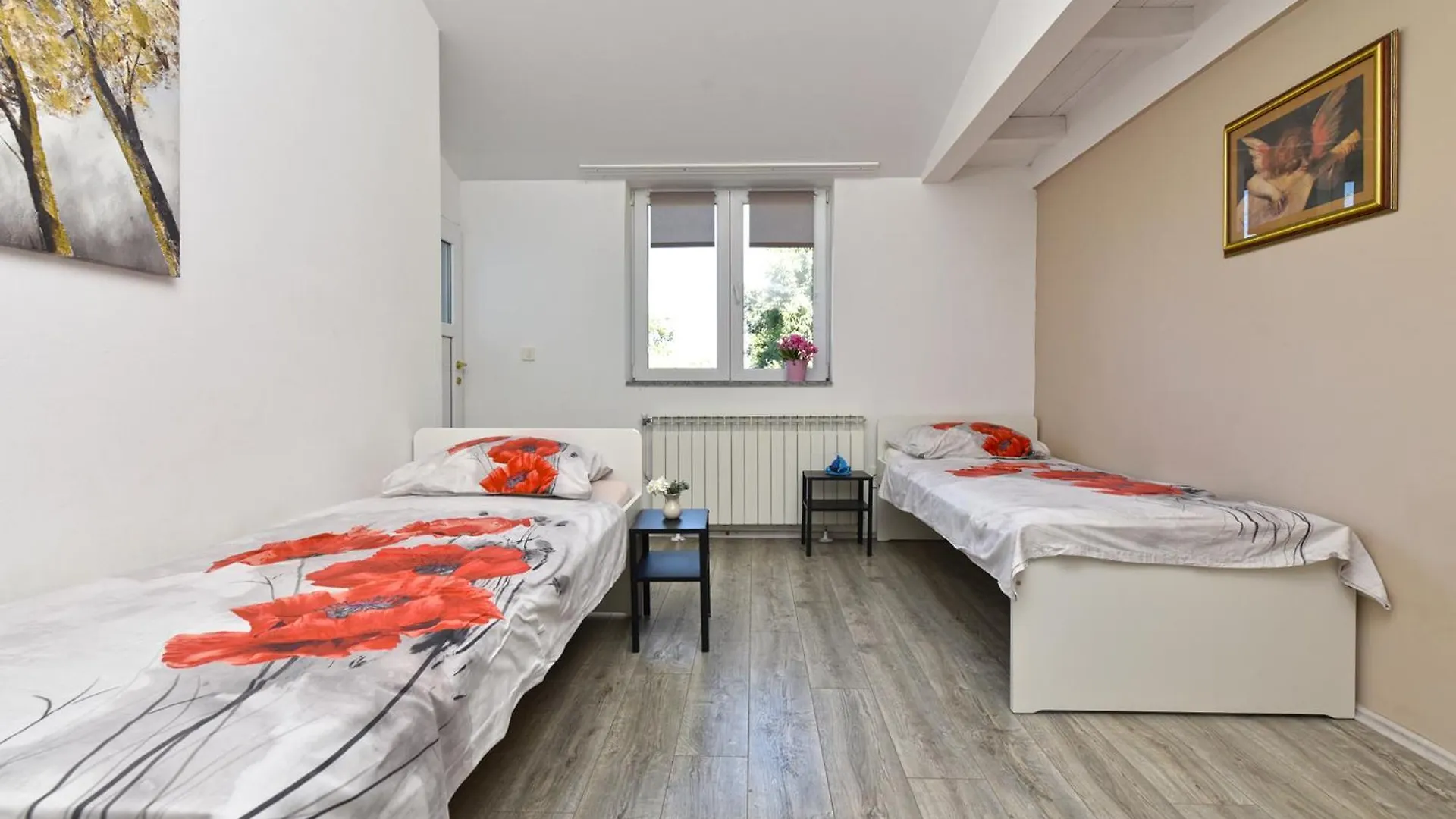 Apartment 2395 Peroj