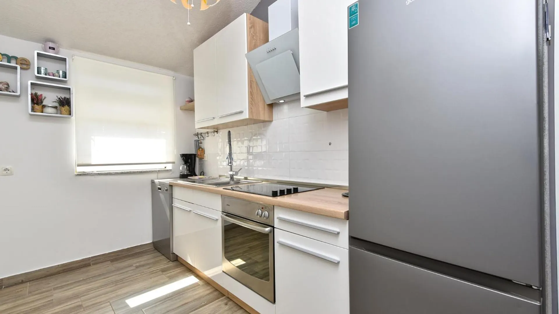 Apartment 2395 Peroj